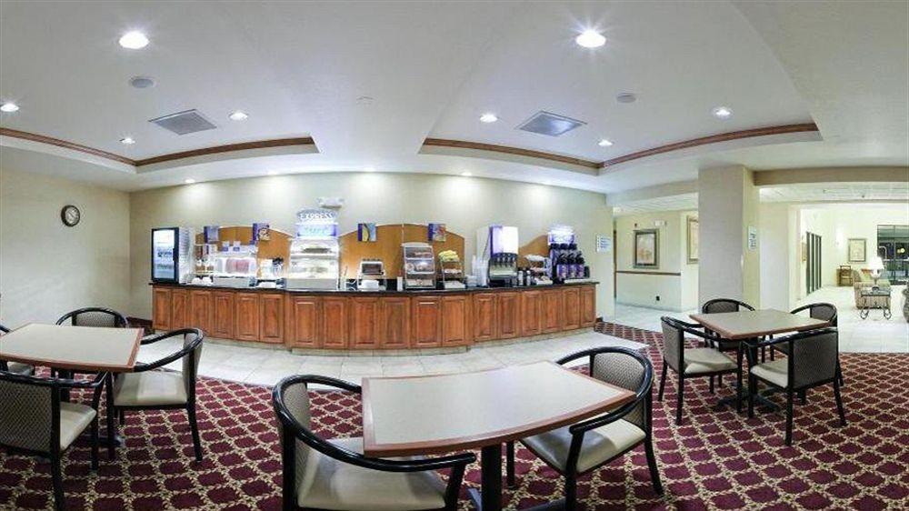 Express Syracuse-fairgrounds By Ihg Hotel 2*